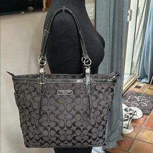 Coach 🖤🖤 Black Signature Tote